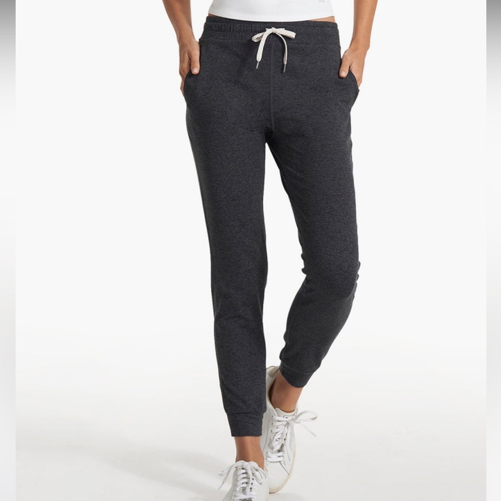 Vuori performance joggers size M charcoal Heather